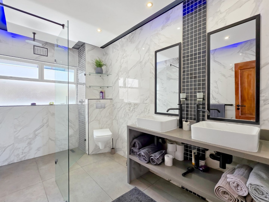 1 Bedroom Property for Sale in Sea Point Western Cape